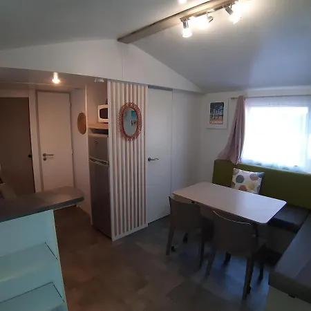 Camping Mobil 4-6 Personnes Au Bord Du D'aureilhan *